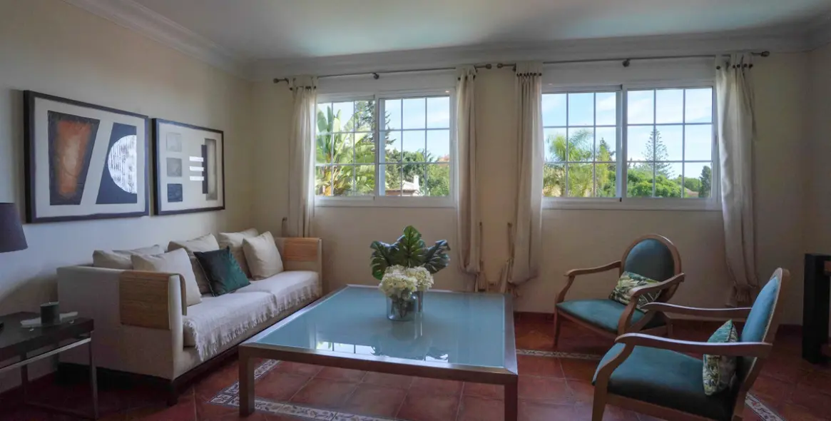 Продажа  отдельно стоящей виллы в Nueva Andalucía 20