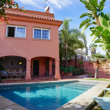 Sale of detached villa in Nueva Andalucía