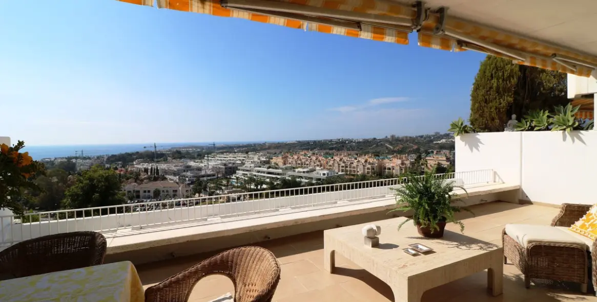 Sale of middle floor apartment in Marbella 2
