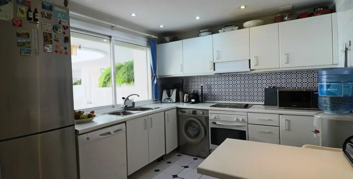 Sale of middle floor apartment in Marbella 8