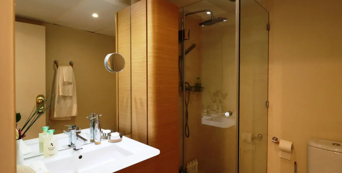 Sale of middle floor apartment in Marbella 17