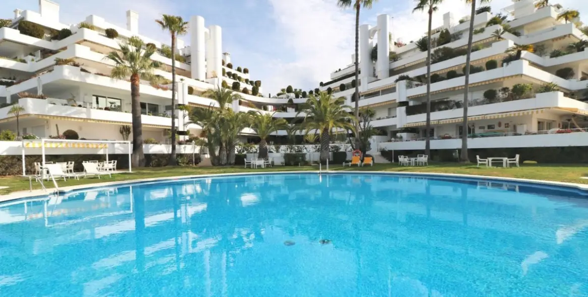 Sale of middle floor apartment in Marbella 21