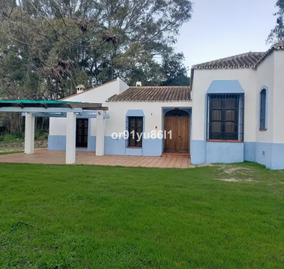 Venta de finca - cortijo en Casares