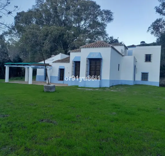 Venta de finca - cortijo en Casares