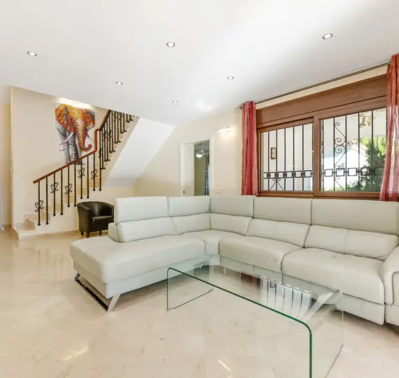 Long-term rent of detached villa in Atalaya