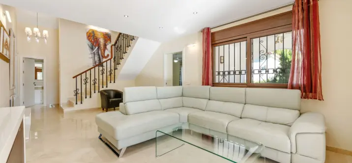 Long-term rent of detached villa in Atalaya 2