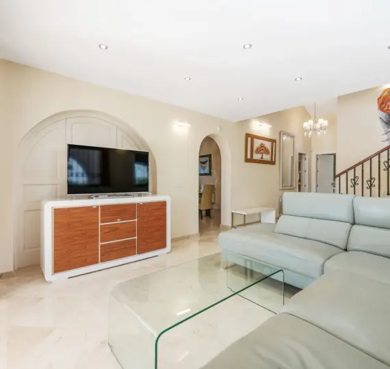 Long-term rent of detached villa in Atalaya