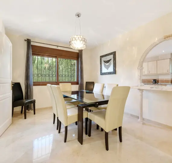 Long-term rent of detached villa in Atalaya