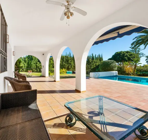 Long-term rent of detached villa in Atalaya