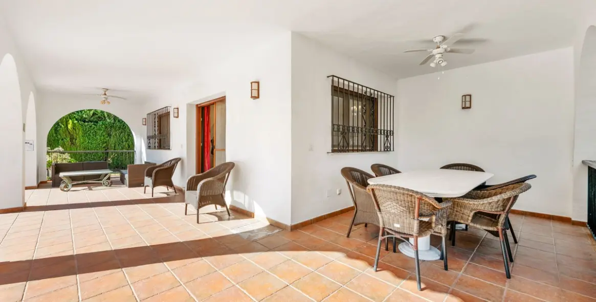 Long-term rent of detached villa in Atalaya 15