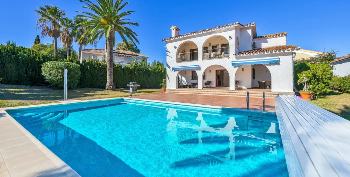 Venta de villa independiente en Atalaya 1