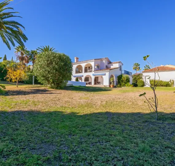 Продажа  отдельно стоящей виллы в Atalaya