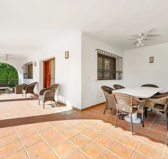 Продажа  отдельно стоящей виллы в Atalaya