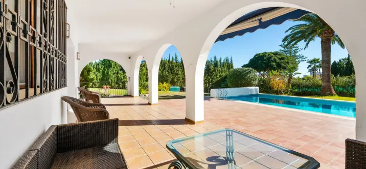 Sale of detached villa in Atalaya 3