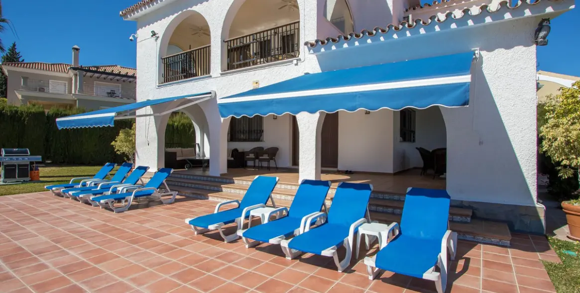 Sale of detached villa in Atalaya 5