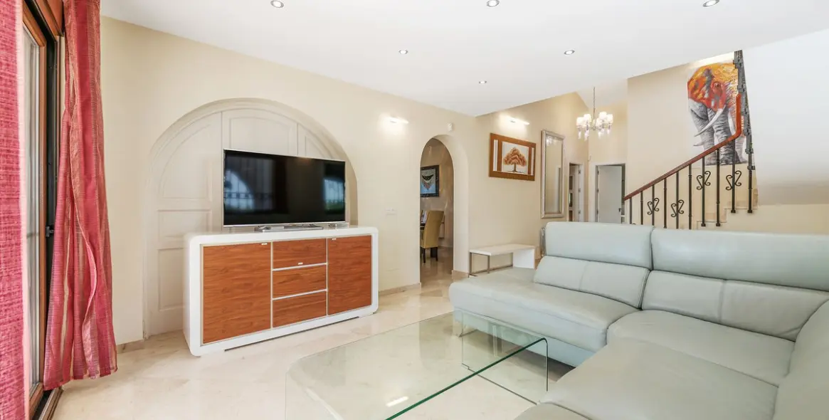 Sale of detached villa in Atalaya 13