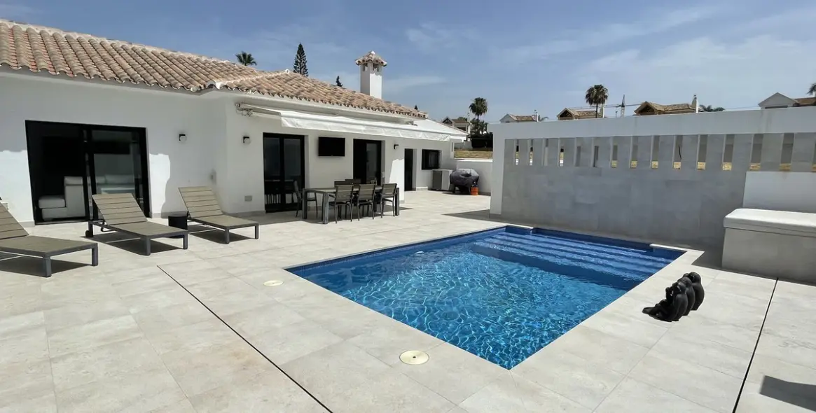 Продажа  отдельно стоящей виллы в San Pedro de Alcántara (район San Pedro de Alcántara) 2