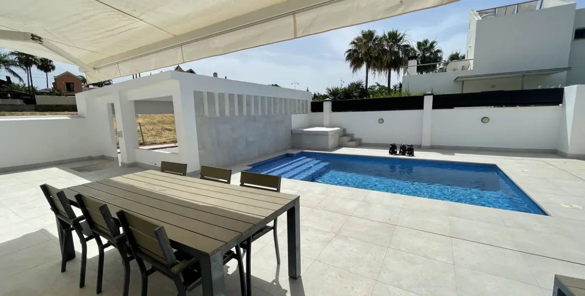 Продажа  отдельно стоящей виллы в San Pedro de Alcántara (район San Pedro de Alcántara) 3