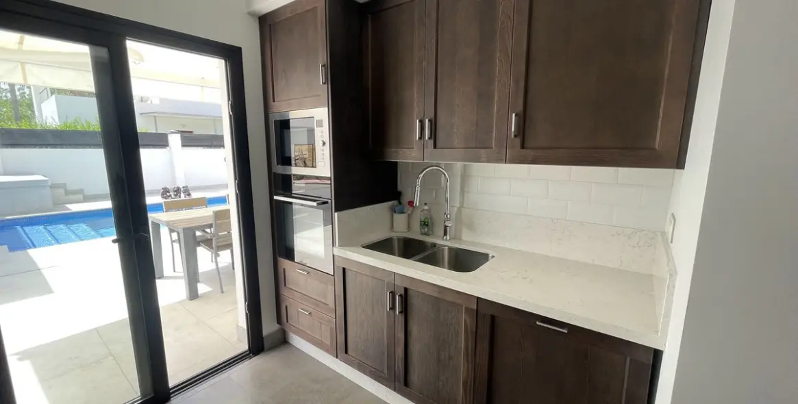 Venta de villa independiente en San Pedro de Alcántara 16