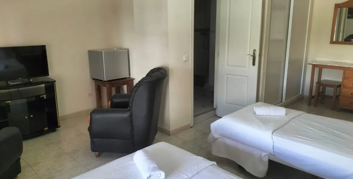 Sale of hostel in San Pedro de Alcántara 14