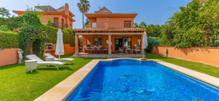 Venta de villa independiente en Sierrezuela 0