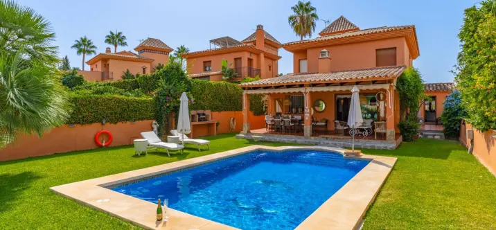 Venta de villa independiente en Sierrezuela 1