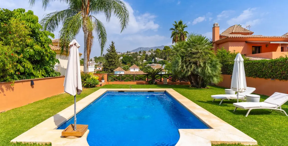 Sale of detached villa in Sierrezuela 3