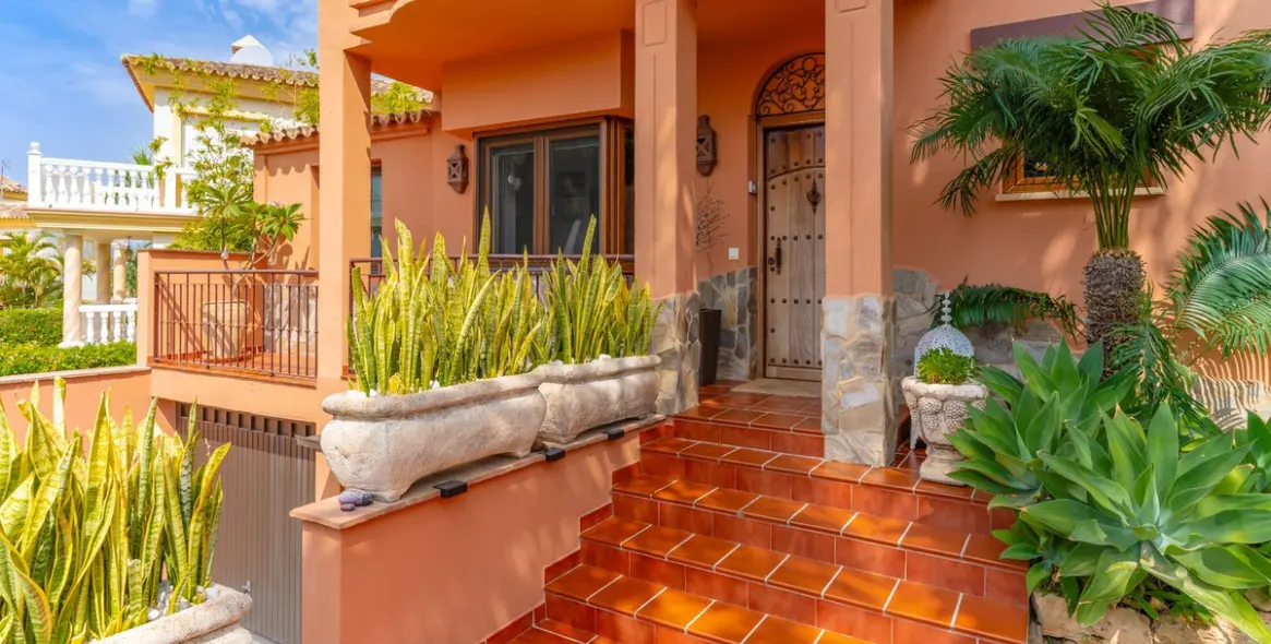 Sale of detached villa in Sierrezuela 8