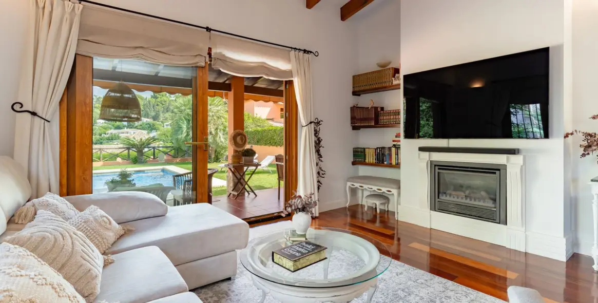 Sale of detached villa in Sierrezuela 19