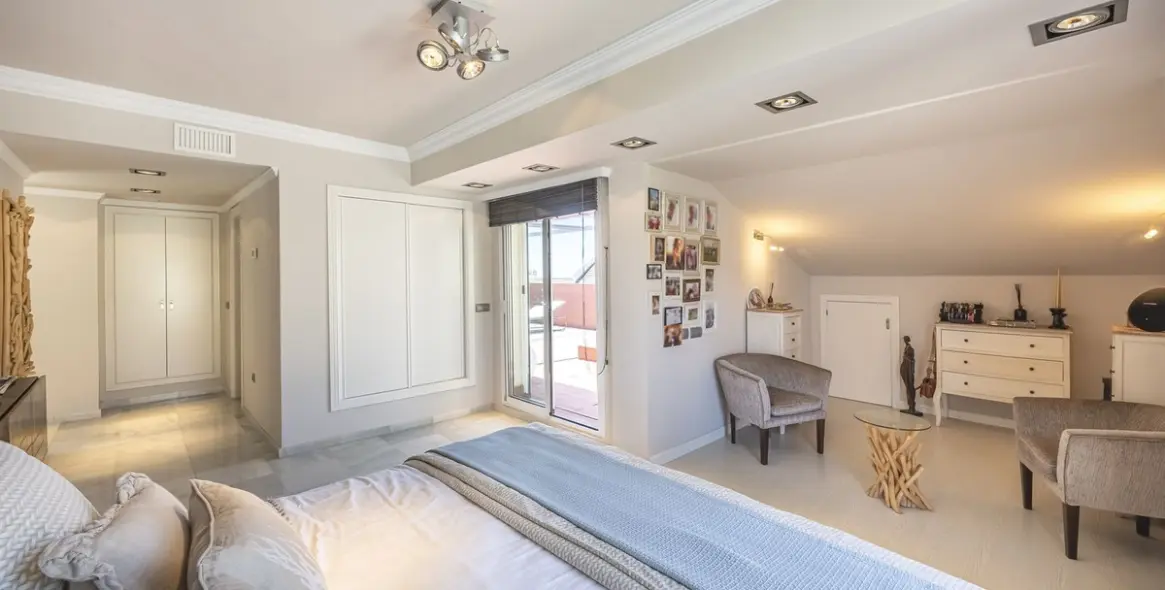 Venta de ático dúplex en The Golden Mile 16