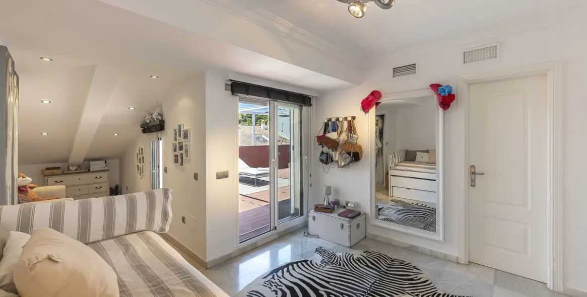 Venta de ático dúplex en The Golden Mile 19