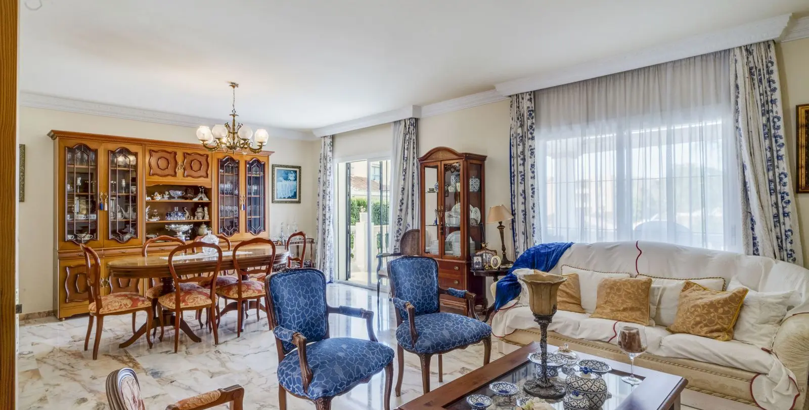 Sale of detached villa in Marbella 15