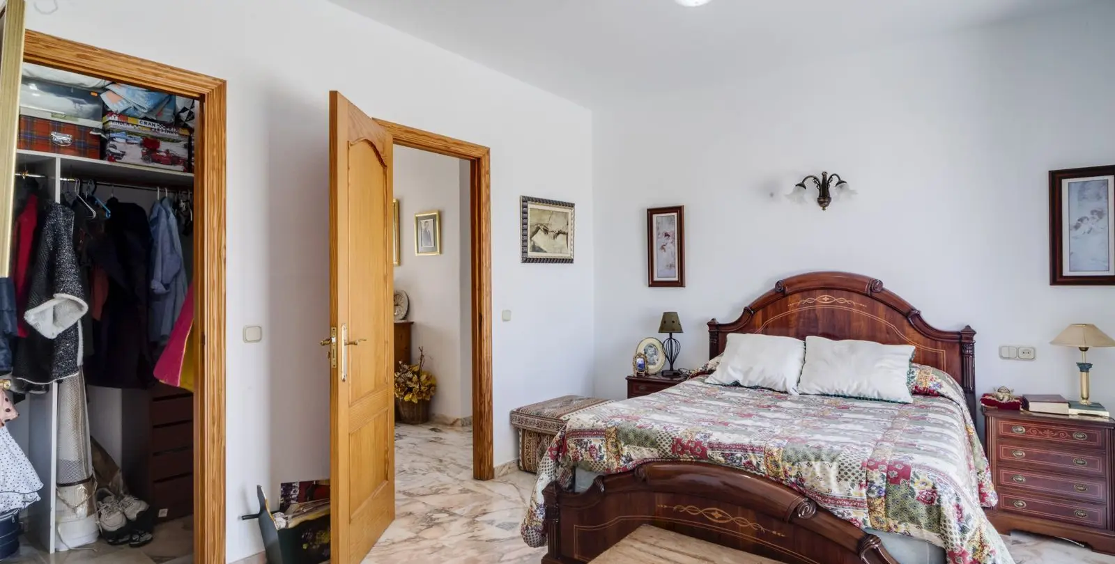 Sale of detached villa in Marbella 25