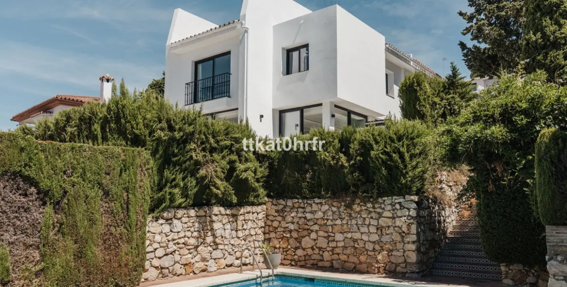 Продажа  отдельно стоящей виллы в Nueva Andalucía 1