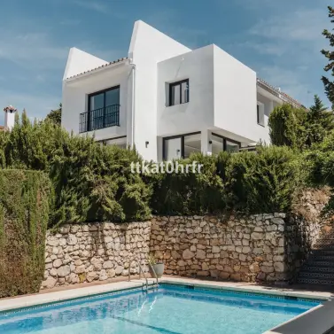 Venta de villa independiente en Nueva Andalucía