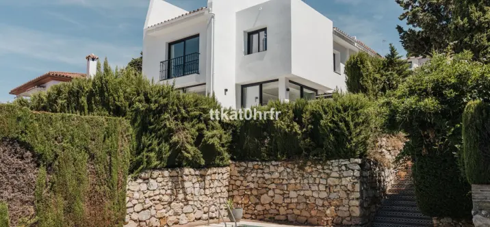 Venta de villa independiente en Nueva Andalucía 0