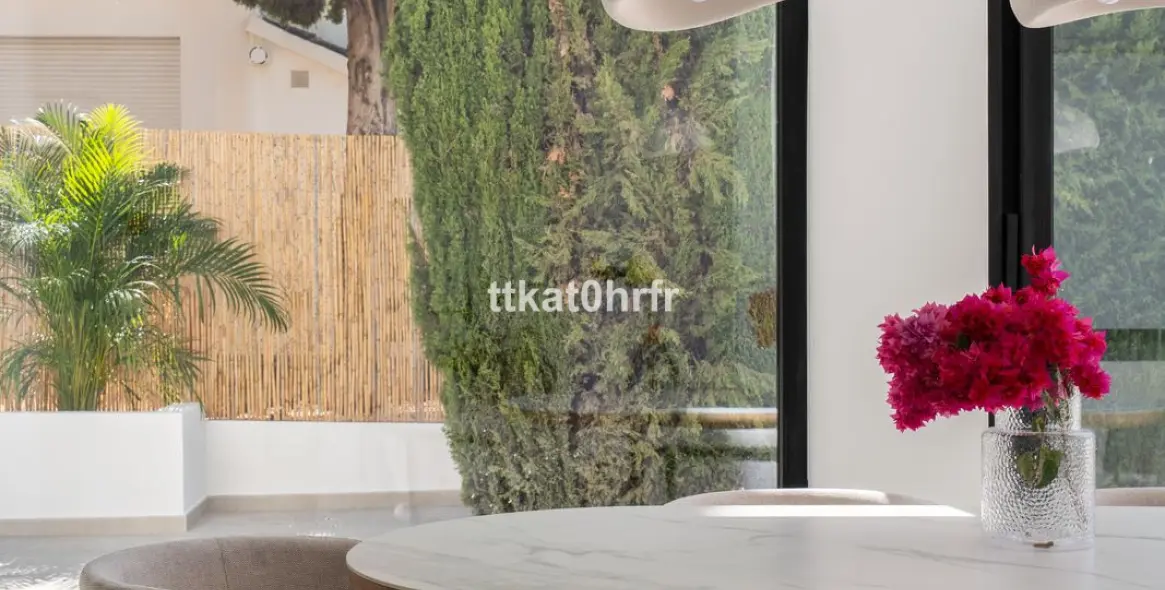 Продажа  отдельно стоящей виллы в Nueva Andalucía 3