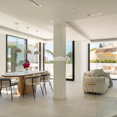 Venta de villa independiente en Nueva Andalucía