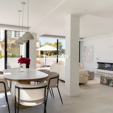 Venta de villa independiente en Nueva Andalucía