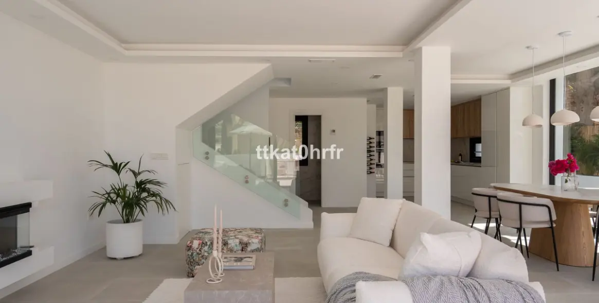 Продажа  отдельно стоящей виллы в Nueva Andalucía 9