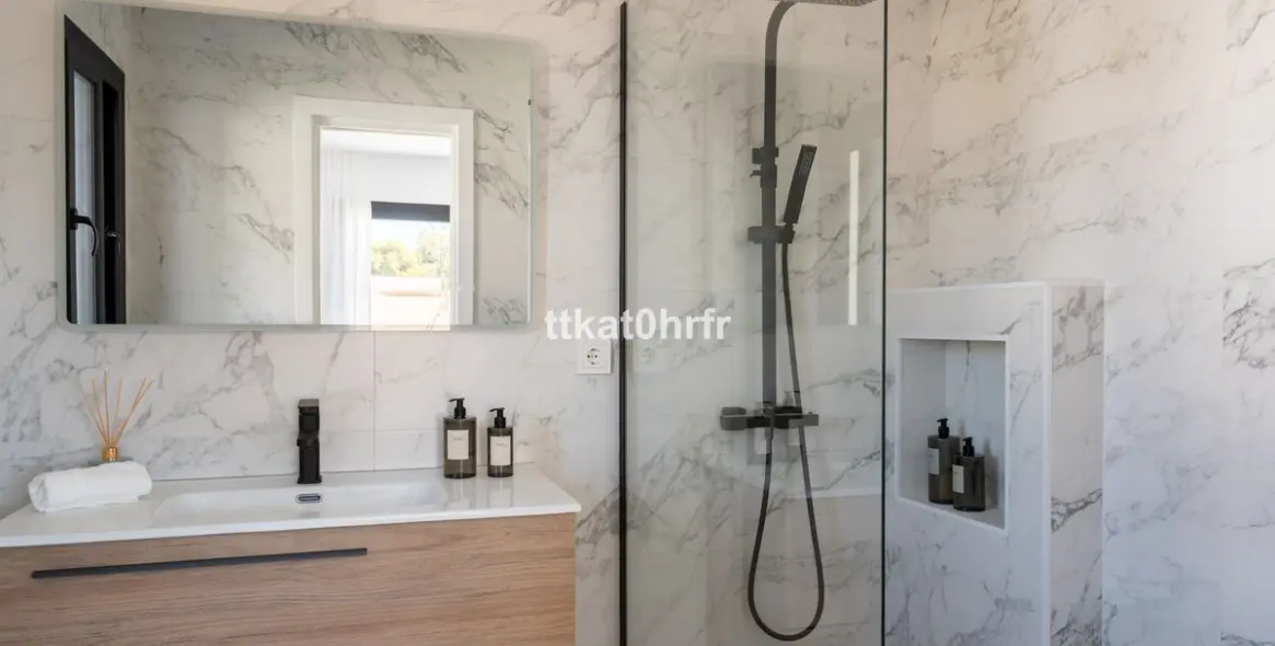 Sale of detached villa in Nueva Andalucía 25