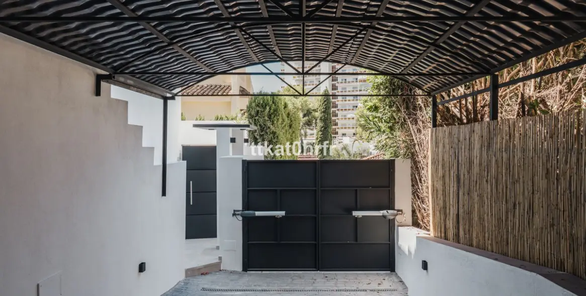 Sale of detached villa in Nueva Andalucía 41