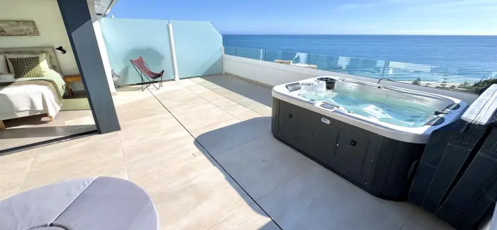 Продажа двухуровневого пентхауса в Carvajal 1