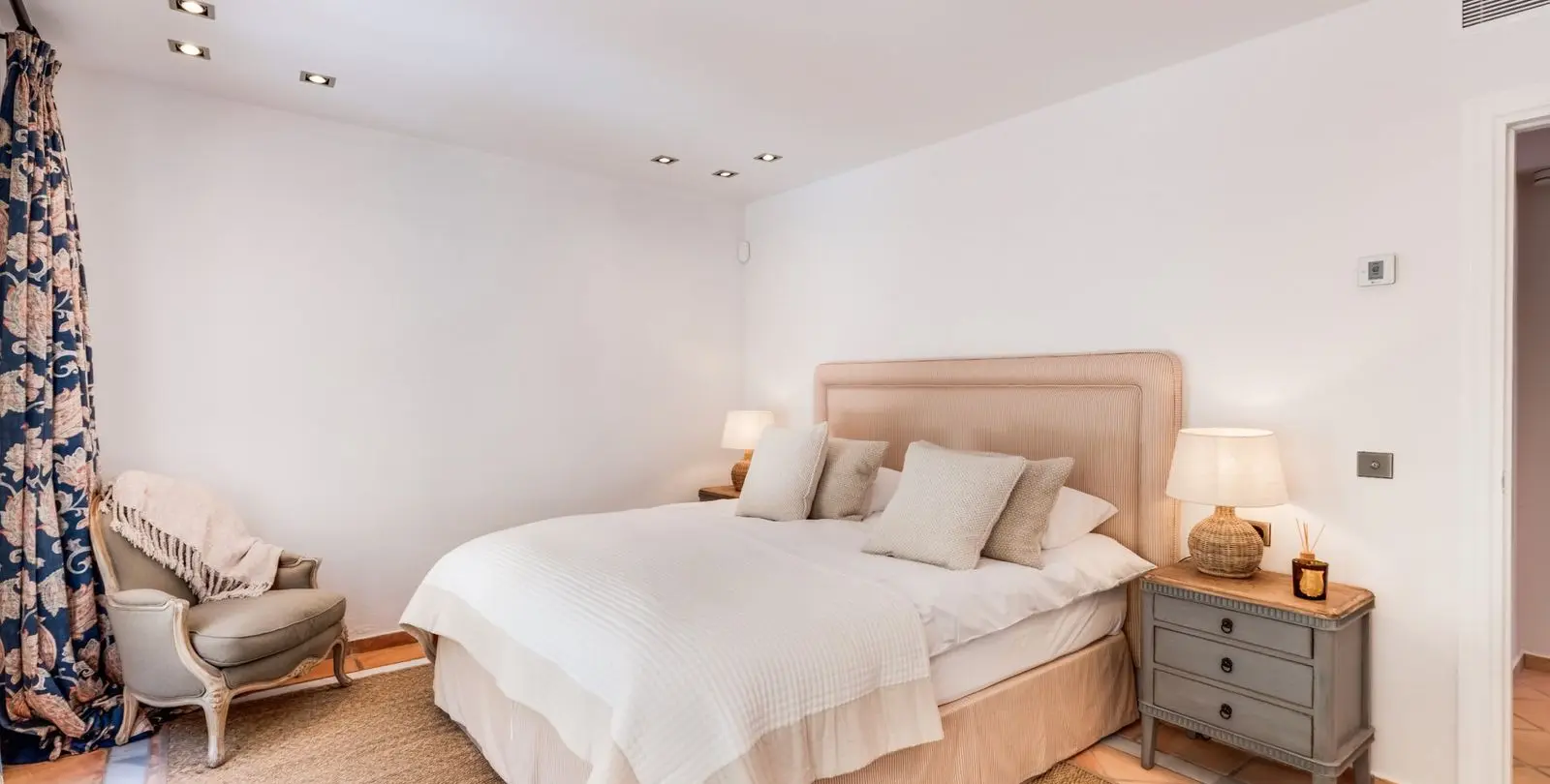 Sale of ground floor apartment in La Zagaleta 11