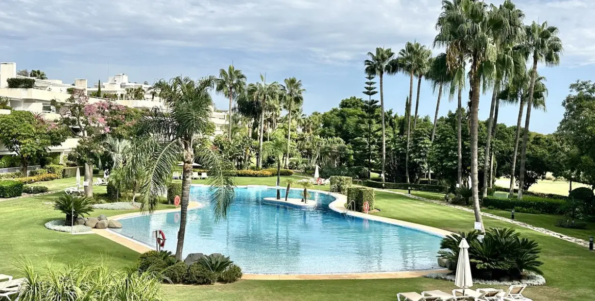 Продажа апартаментов на среднем этаже в Marbella 1