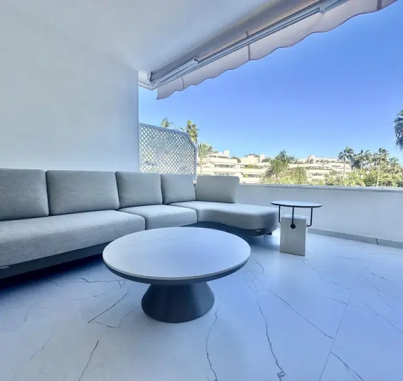 Продажа апартаментов на среднем этаже в Marbella