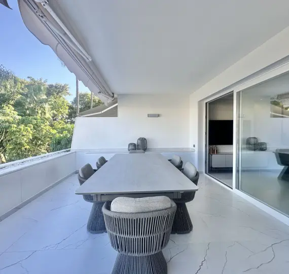 Продажа апартаментов на среднем этаже в Marbella