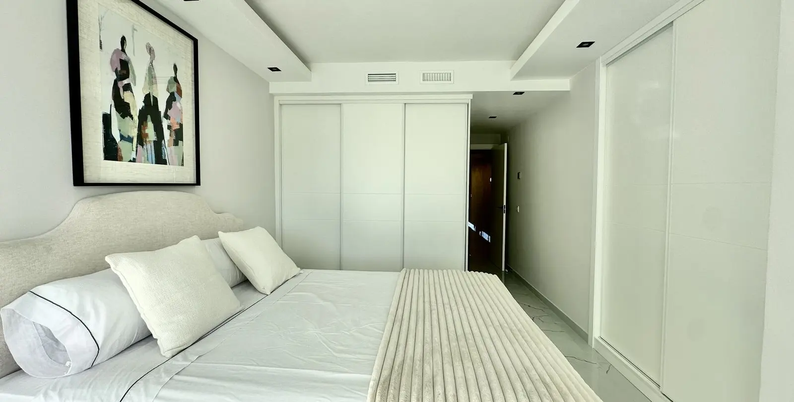 Sale of middle floor apartment in Marbella 35