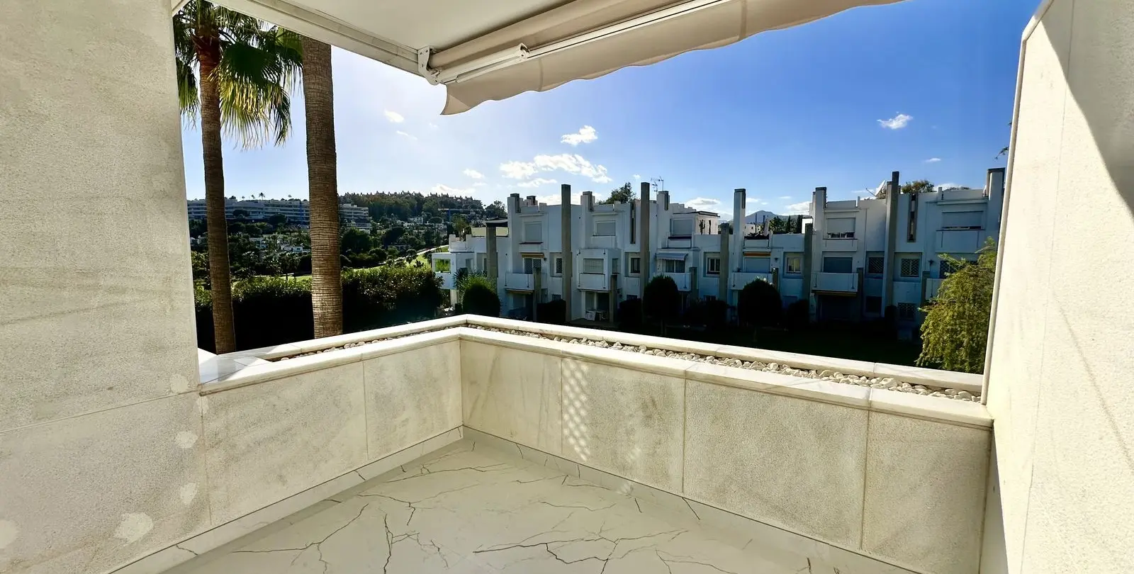 Sale of middle floor apartment in Marbella 37