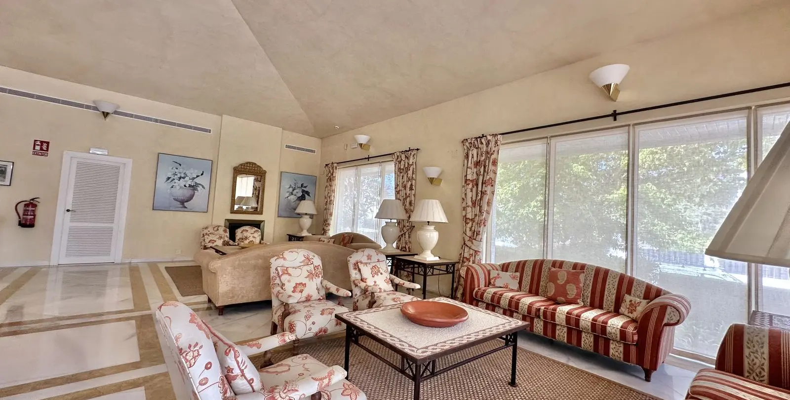 Sale of middle floor apartment in Marbella 54
